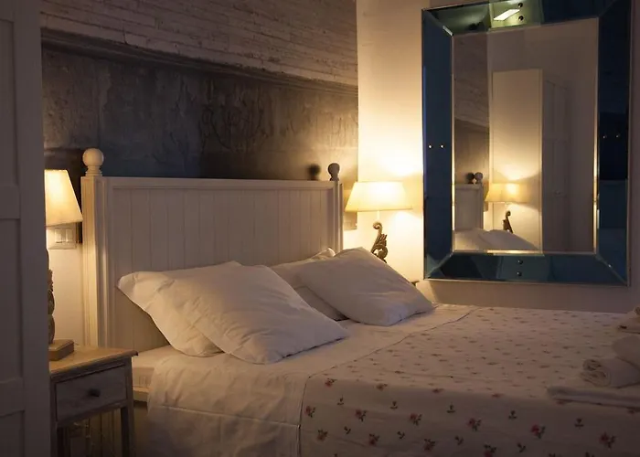 White Vatican 招待所 2*