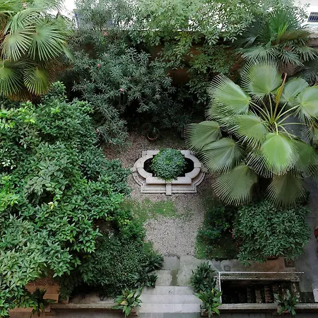 White Vatican 招待所 2*